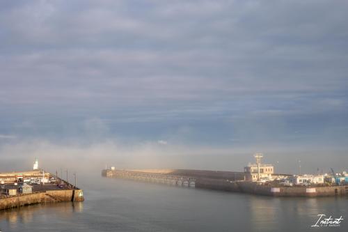 Levé du jour sur le port